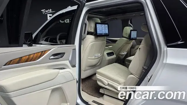 Cadillac Escalade 2021 — ფოტო 31/42