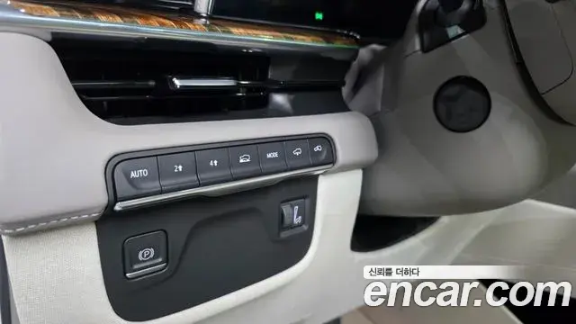 Cadillac Escalade 2021 — ფოტო 16/42