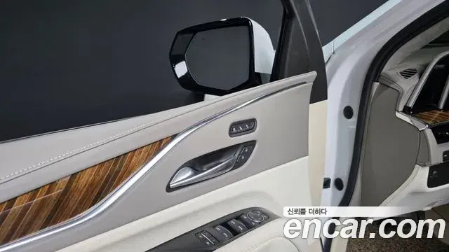 Cadillac Escalade 2021 — ფოტო 7/42