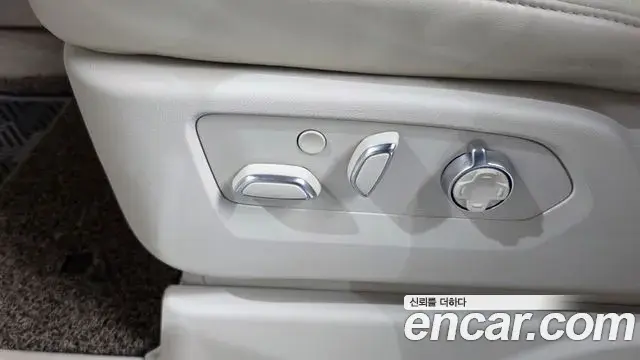Cadillac Escalade 2021 — ფოტო 34/42
