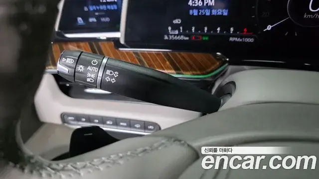Cadillac Escalade 2021 — ფოტო 27/42