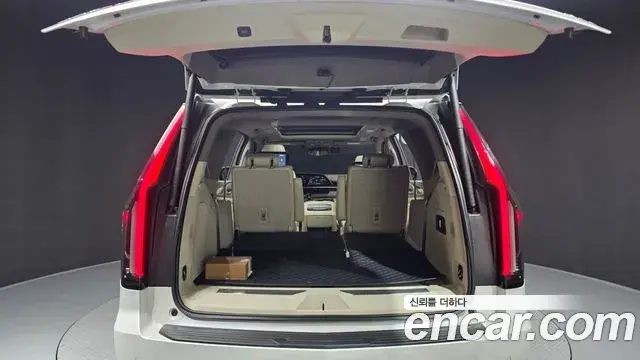 Cadillac Escalade 2021 — ფოტო 38/42