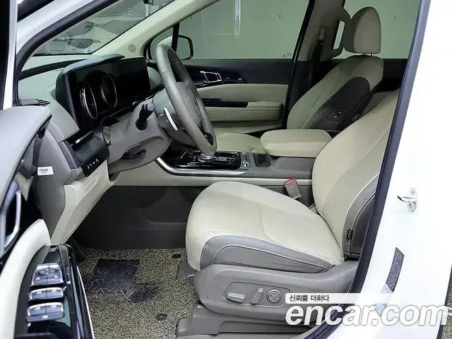 Kia Carnival 2021 — Фото 11/20