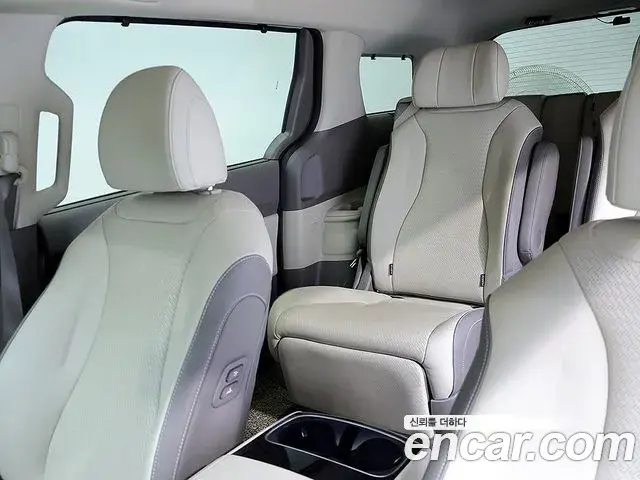 Kia Carnival 2021 — Фото 13/20