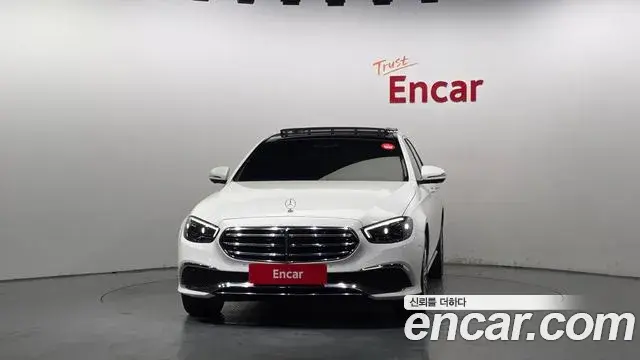 Mercedes-Benz E-Class 2021 — Photo 3/20