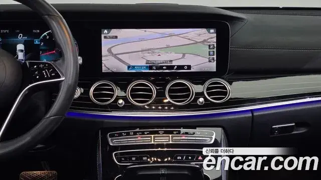Mercedes-Benz E-Class 2021 — Photo 13/20