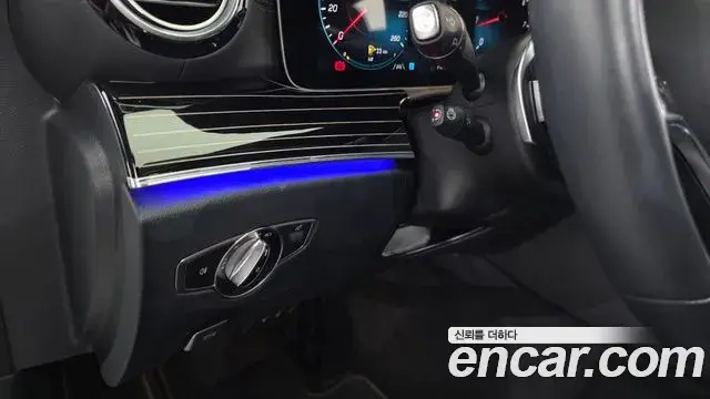 Mercedes-Benz E-Class 2021 — Photo 19/20