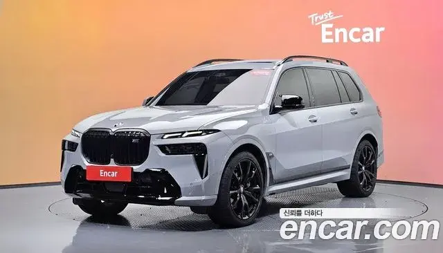 BMW X7 2024 — Фото 1/20