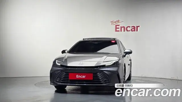 Toyota Camry 2025 — Photo 31/33