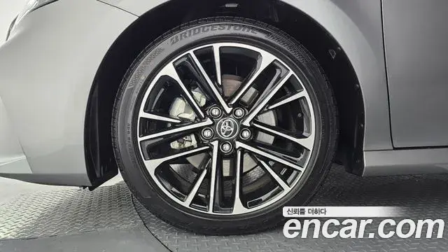 Toyota Camry 2025 — Photo 10/33