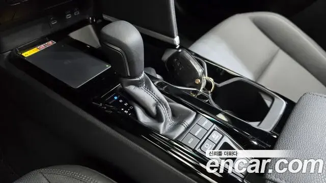 Toyota Camry 2025 — Photo 20/33