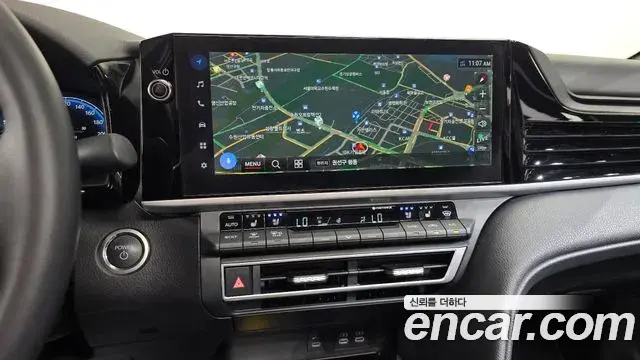 Toyota Camry 2025 — Photo 17/33