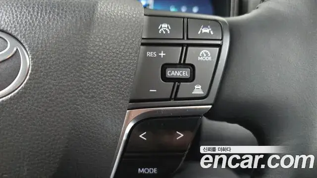 Toyota Camry 2025 — Photo 4/33