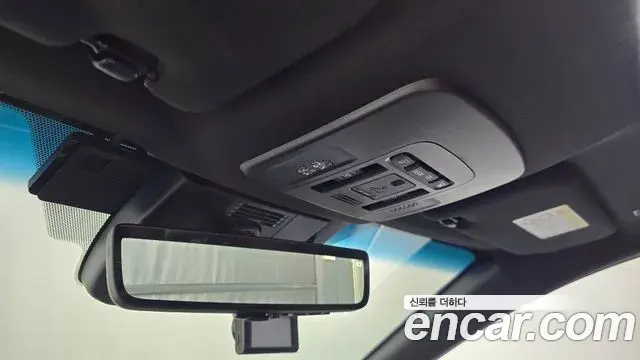 Toyota Camry 2025 — Photo 19/33