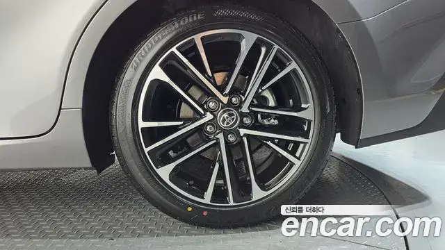 Toyota Camry 2025 — Photo 24/33