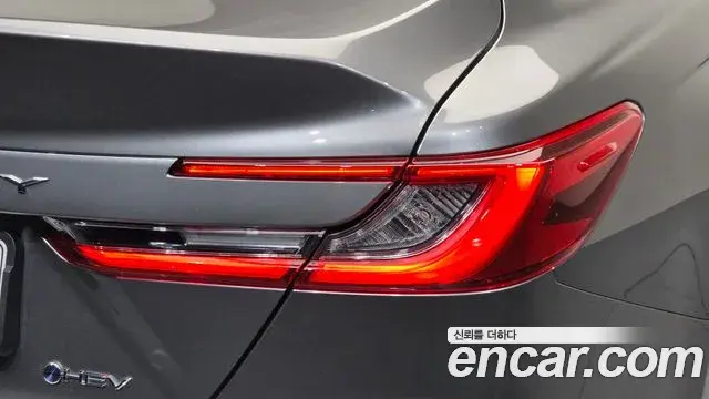 Toyota Camry 2025 — Photo 12/33