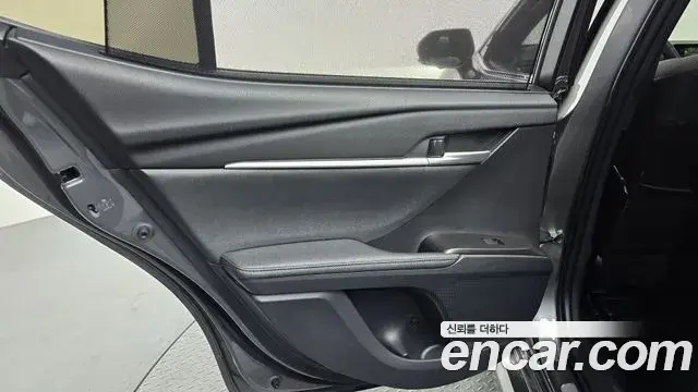 Toyota Camry 2025 — Photo 13/33