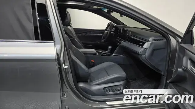 Toyota Camry 2025 — Photo 16/33