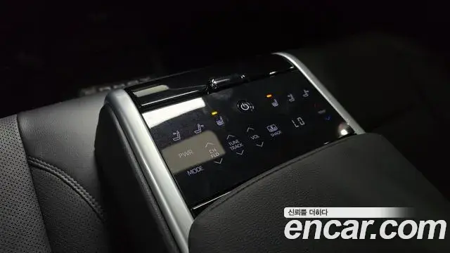 Toyota Camry 2025 — Photo 26/33
