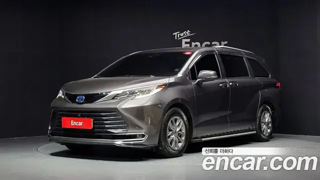 Toyota Sienna 2024 — Şəkil 16/38