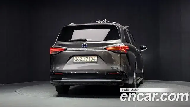 Toyota Sienna 2024 — Şəkil 34/38