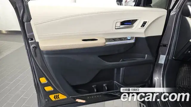 Toyota Sienna 2024 — Şəkil 33/38