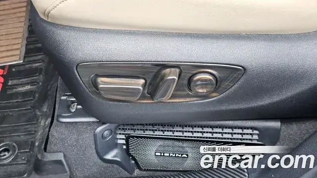 Toyota Sienna 2024 — Şəkil 23/38