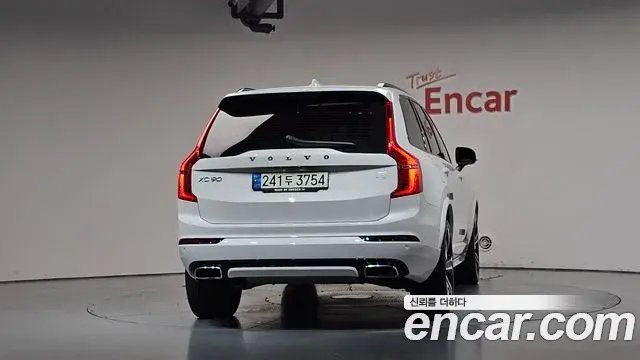 Volvo XC90 2020 — Şəkil 35/41