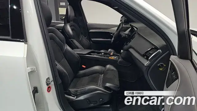 Volvo XC90 2020 — Şəkil 28/41