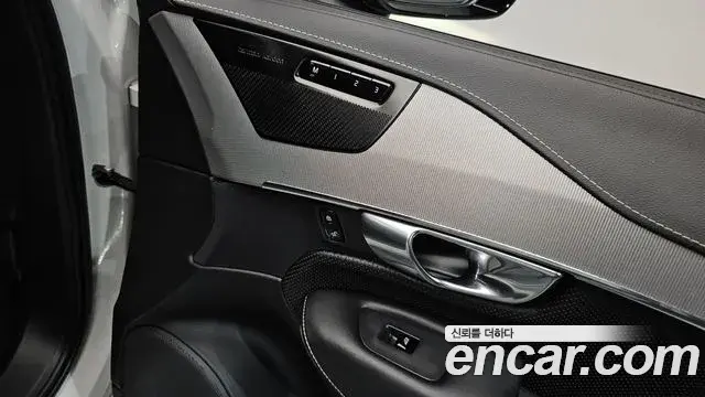 Volvo XC90 2020 — Şəkil 8/41