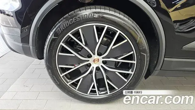 Porsche Macan EV 2025 — ფოტო 6/21