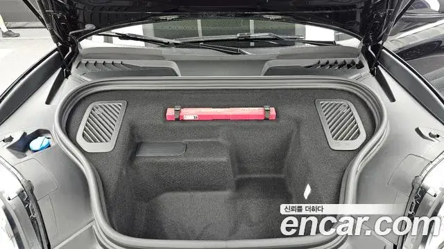 Porsche Macan EV 2025 — ფოტო 16/21