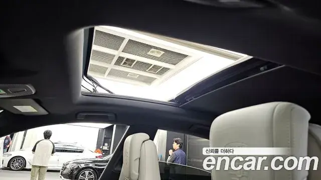 Porsche Macan EV 2025 — ფოტო 8/21