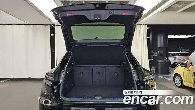 Porsche Macan EV 2025 — ფოტო 19/21