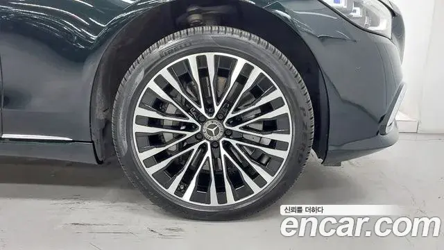 Mercedes-Benz S-Class 2021 — Photo 4/18
