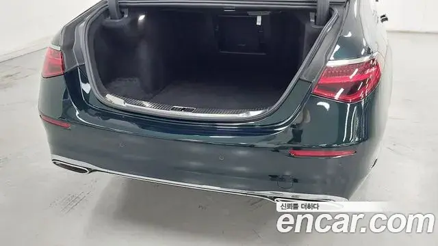 Mercedes-Benz S-Class 2021 — Photo 11/18
