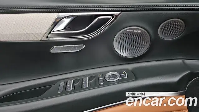 Genesis GV80 2025 — Photo 33/38