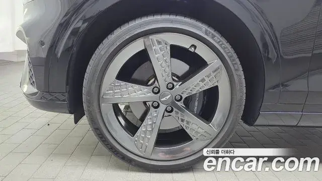 Genesis GV70 2022 — Фото 4/20