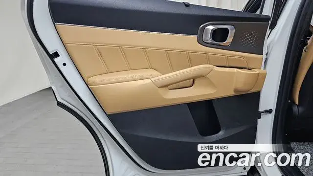 Kia Sorento 2023 — Şəkil 28/35