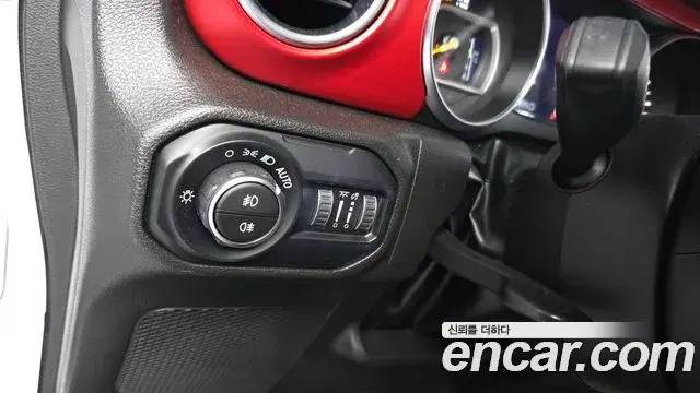 Jeep Wrangler 2023 — Фото 18/20