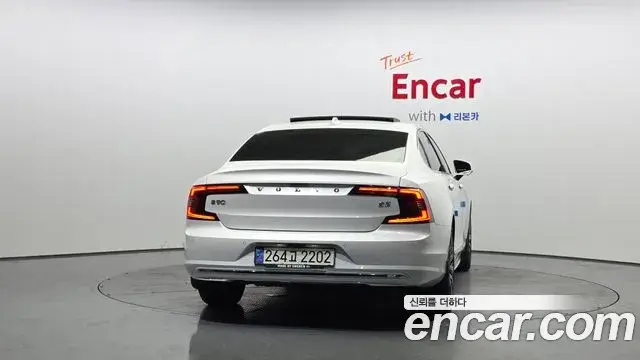 Volvo S90 2021 — ფოტო 30/35