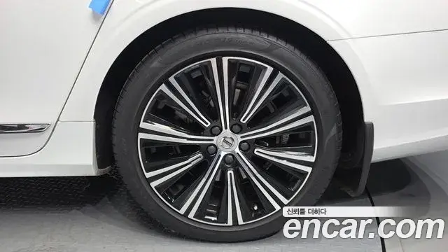 Volvo S90 2021 — ფოტო 18/35