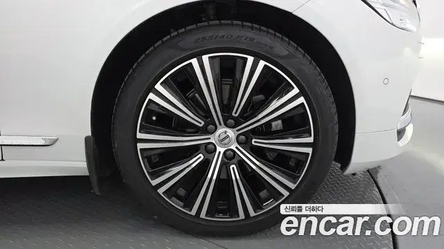 Volvo S90 2021 — ფოტო 17/35