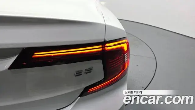 Volvo S90 2021 — ფოტო 28/35