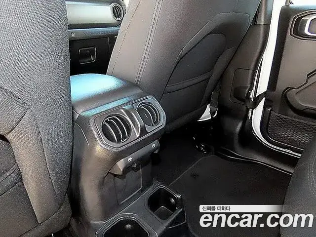 Jeep Wrangler 2019 — Фото 9/16