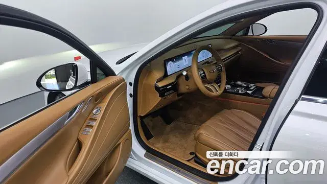 Genesis Electrified G80 2024 — Photo 10/20