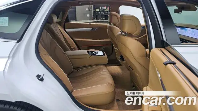 Genesis Electrified G80 2024 — Photo 11/20