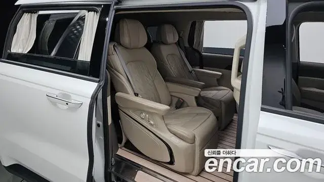 Kia Carnival 2023 — Фото 12/20