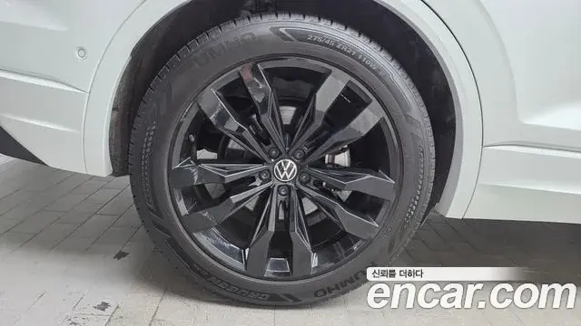 Volkswagen Touareg 2023 — Photo 7/37