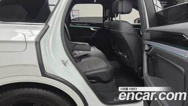 Volkswagen Touareg 2023 — Photo 8/37